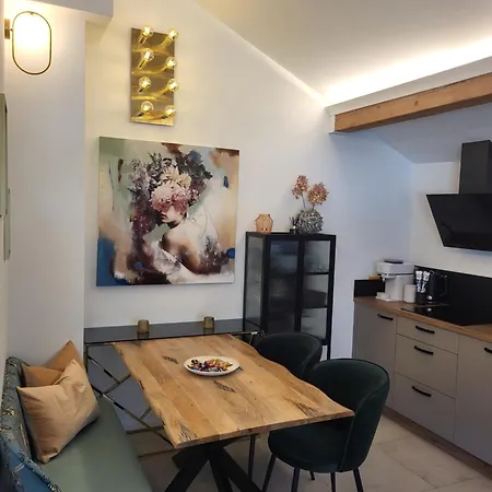 דירה Neueroeffnung Angies Loft באד הופגסטין