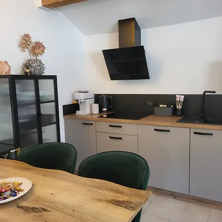 Neueroeffnung Angies Loft דירה
